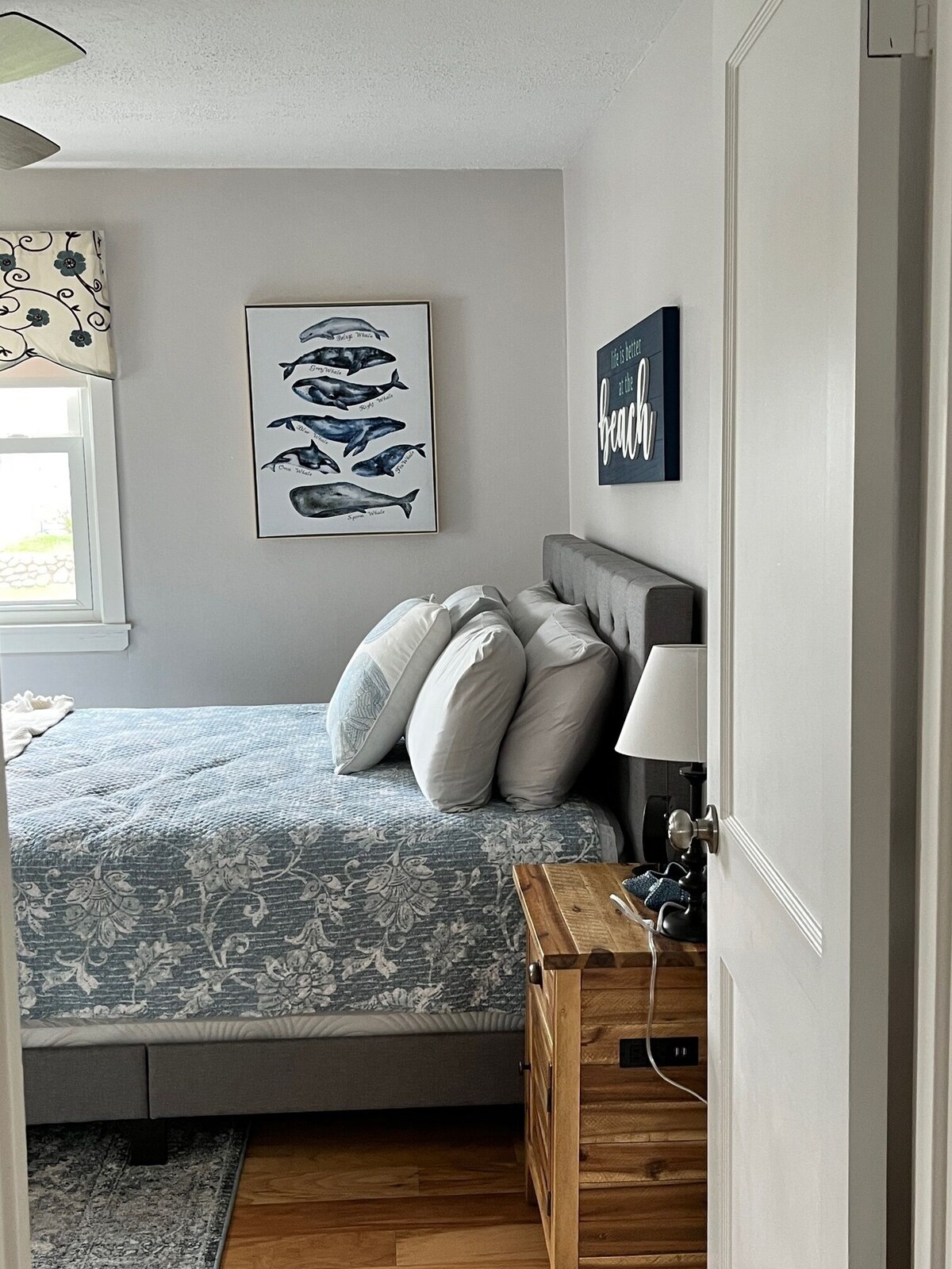 4 BED/2 BATH -STEPS FROM PRIVATE BEACH: OLD COLONY
