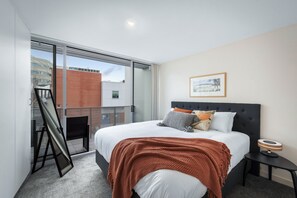 King size bed, lamps, mirrors, views of Mount Wellington/Kunanyi.