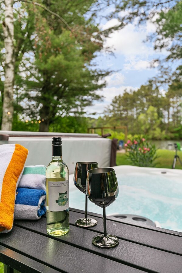 Who doesn't want to soak their worries away? Relax in the hot tub, letting the warm waters melt away the stresses of the day and leave you feeling completely rejuvenated.