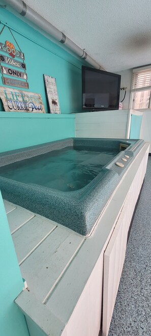 Indoor spa tub