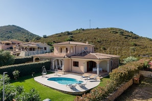 Balcony / Terrace / Patio, Garden, Outdoor, Pool