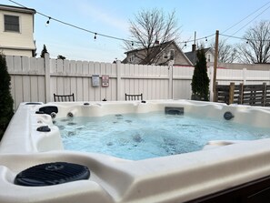 6 person hot tub 