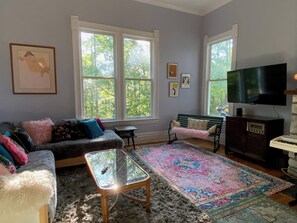 Bright, spacious rooms, large smart TV.