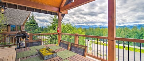 Cle Elum Vacation Rental | 3BR | 2.5BA | 2,009 Sq Ft | Stairs Required
