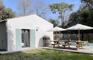 Grande table de jardin, plancha et tireuse à bière fraîche