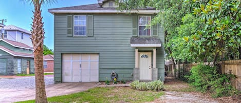 Navarre Vacation Rental | 2BR | 1.5BA | 1,200 Sq Ft | Steps Required
