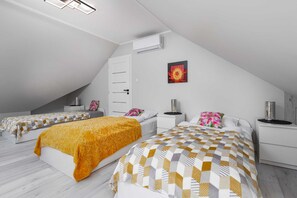 Two comfortable single beds in the bedroom. 
