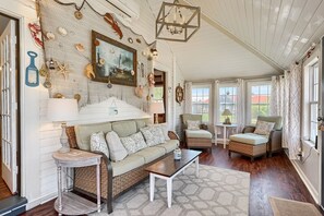 Light and bright sunroom, plenty of places to sit