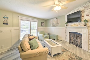 Living Room | Smart TV | Free WiFi