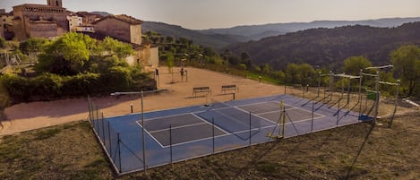 Recreation area with pickleball court