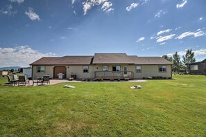 Single-Story Home | Private Backyard | Fire Pit | Mountain Views