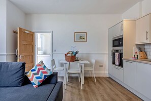 8520299 interior40 800