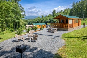 Fire Pit - Fire pit, charcoal grill, and picnic area