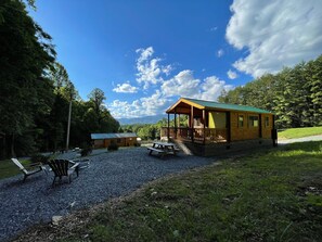 Exterior - Exterior of Maple Cabin