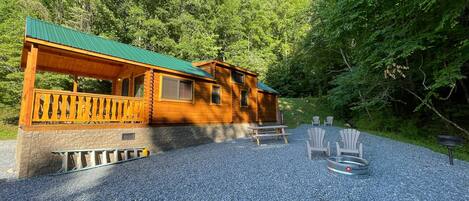 Outdoor Area - Outdoor picnic and fire pit area