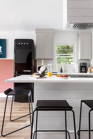 Fully-stocked Kitchen w/ Brand New Appliances