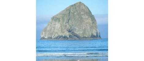 Hay Stack Rock
Kiwanda State Park 