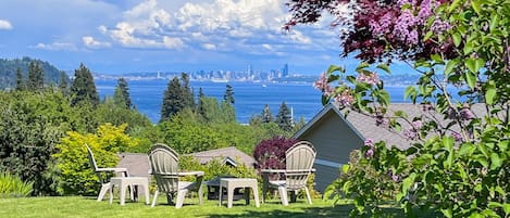 Side yard with fire pit