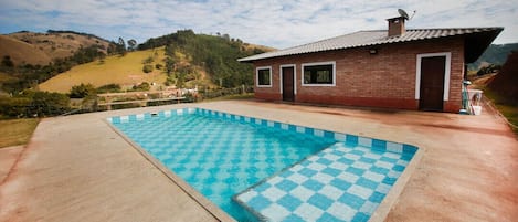 Hospede-se nesta incrível chácara com piscina privativa em Joanópolis/SP