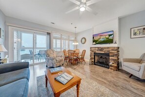 Living / Dining Area