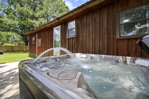 hot tub with fountain