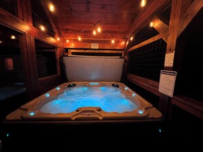 Relax in the hot tub in the evenings!