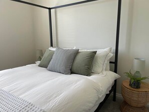 King size bedroom 1