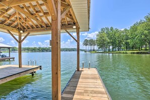 Boat Dock | Lake Access | Free WiFi | Bedroom/Full Bathroom on 1st Floor