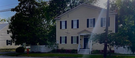 Thomas McLin House, with on street parking. 