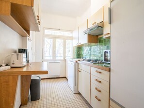 Cabinetry, Gebäude, Countertop, Möbel, Schublade, Holz, Küche, Interior Design, Haus, Flooring