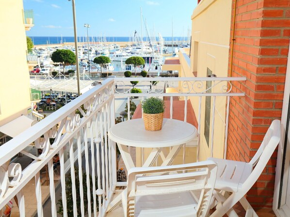 Property, Furniture, Sky, Plant, Wood, Flowerpot, Chair, Building, Interior Design, Outdoor Furniture
