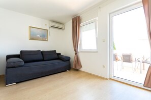 Living room 2
