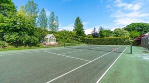 All weather tennis court, Stable Cottage, Bolthole Retreats