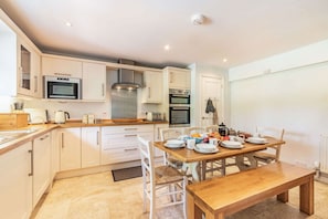 Elm Bank Kitchen - StayCotswold