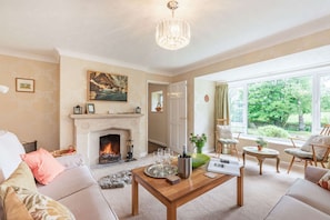 Elm Bank Sitting Room - StayCotswold