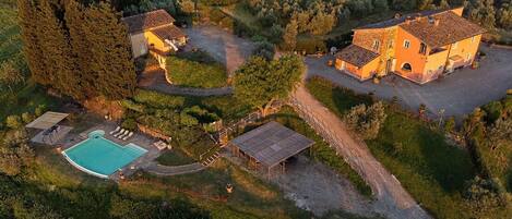 Panoramic view of villa rental in Tuscany - Sunbathing.