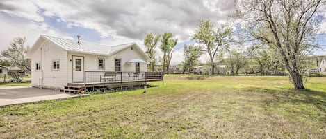 Thermopolis Vacation Rental | 2BR | 1BA | 4 Stairs to Access | 800 Sq Ft