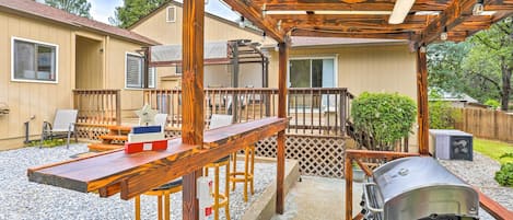 Shasta Lake Vacation Rental | 3BR | 2BA | 1,465 Sq Ft | 2 Stairs Required