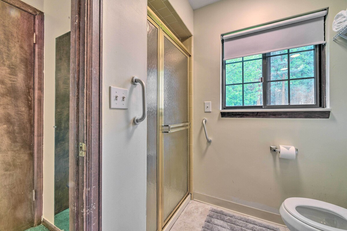 Cozy West Bloomfield Home – Fishing Nearby!