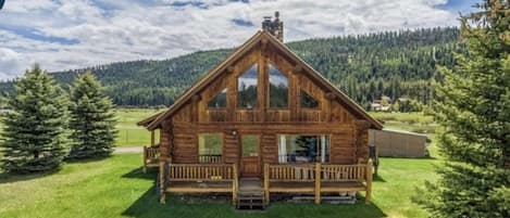Stunning log home for a relaxing stay