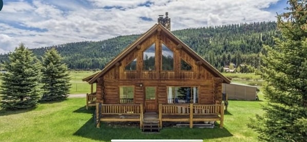 Stunning log home for a relaxing stay