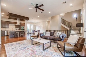 With an elegant air of “posh meets modern”, this living room’s open concept layout makes entertaining a breeze!