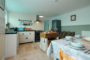 open plan kitchen dining area