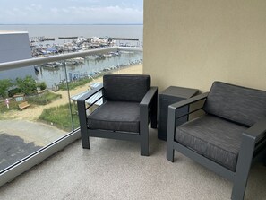 Balcony with stunning bay and marina view