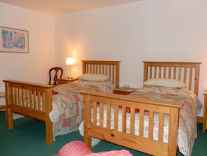 Twin bedroom | Nelly’s Cottage - Low Cornriggs Farm, Cowshill, near Alston