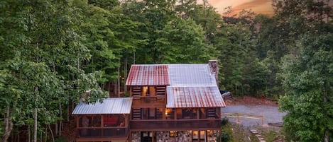 Luxury Cabin w/ insane views!