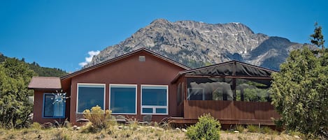 Retreat Cabin in front of Challenger Peak