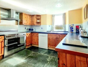 Spacious fully equipped kitchen