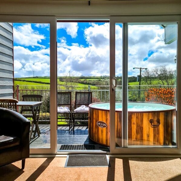 Veranda with Private Lazy Spa hot tub