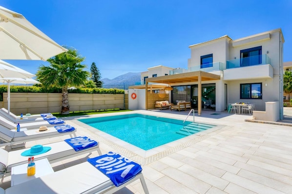 Villa Mariba White image